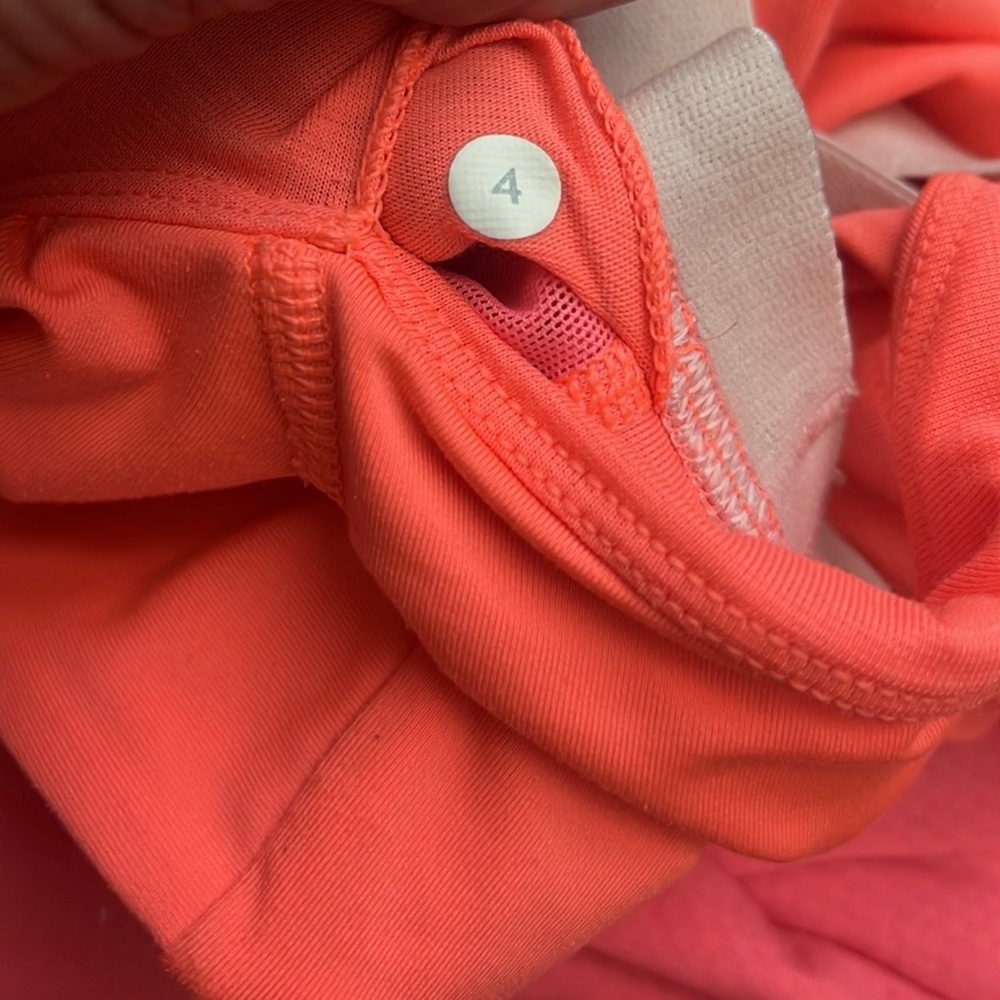 Lululemon tank - Picture 5 of 7